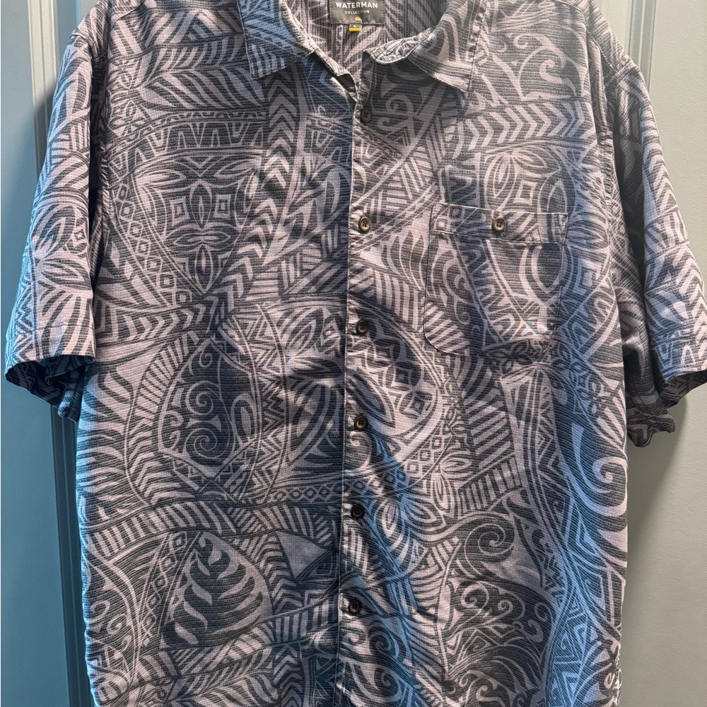 Quicksilver Waterman Collection Short Sleeve Button Down Mens L Tribal Tiki